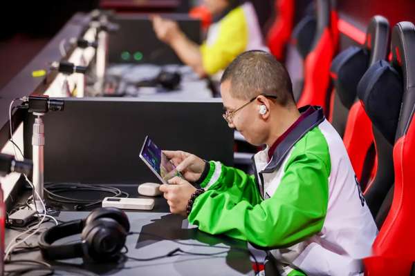 http://seogc.fp.ps.netease.com/file/68fcdfaf4882a4755567fb4agKhZgE1i06