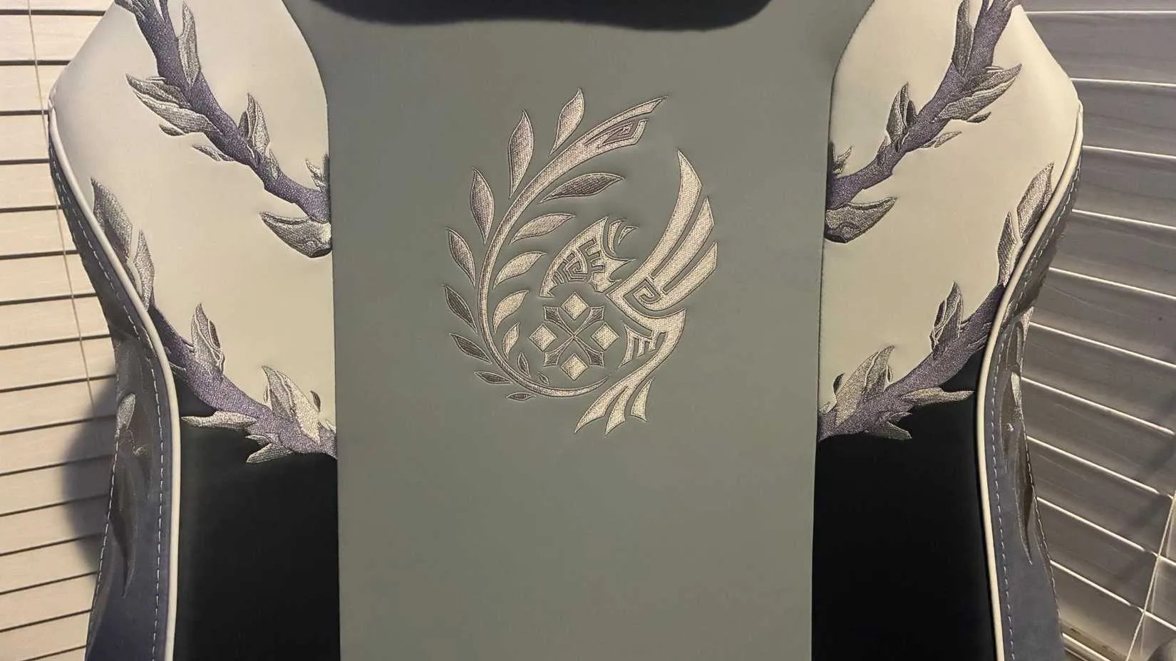 Front view of Arkveld chair with Monster Hunter Wilds logo