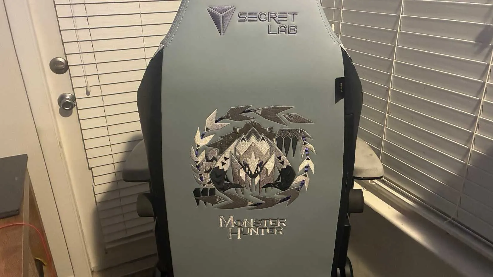 Full back view of the Arkveld Titan Evo chair