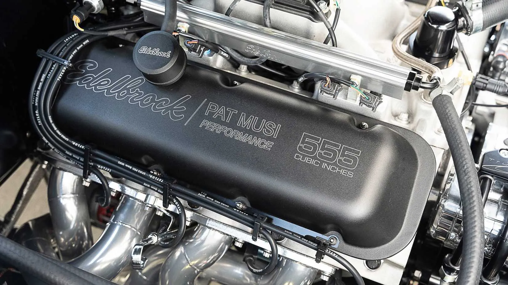 555-cubic-inch Edelbrock/Musi crate engine in the Camaro