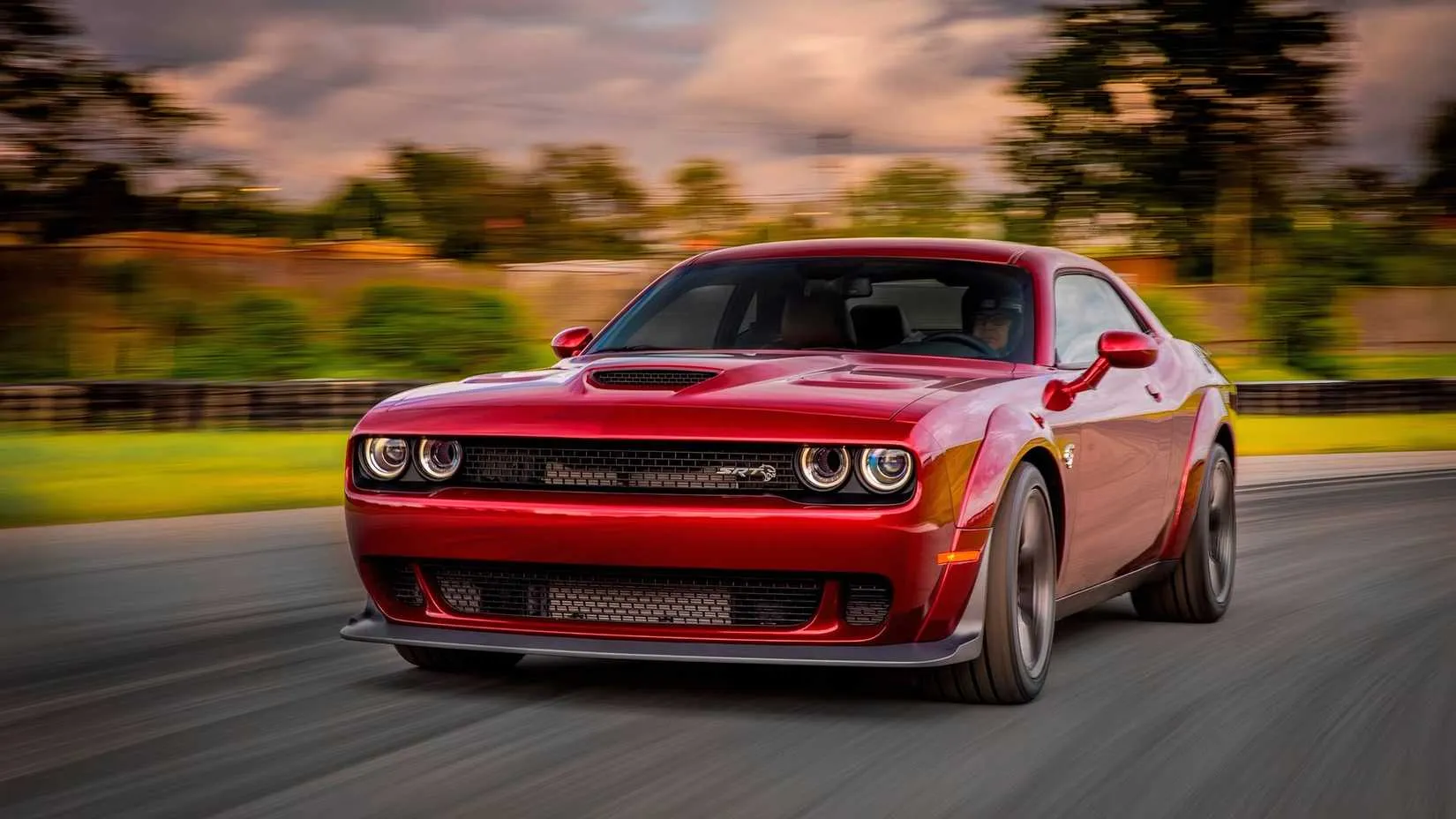 2015 Dodge Challenger SRT Hellcat in profile