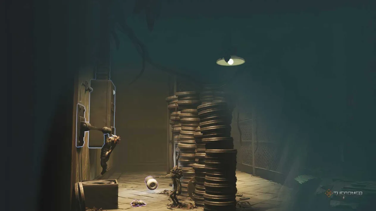 Alone pulling a lever to produce a battery in Little Nightmares 3