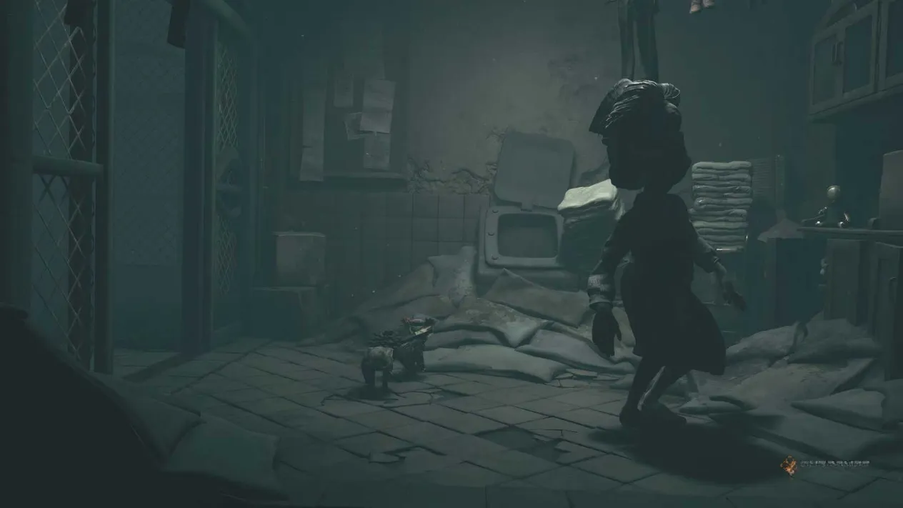 Low and Alone sneaking past a woman in Little Nightmares 3