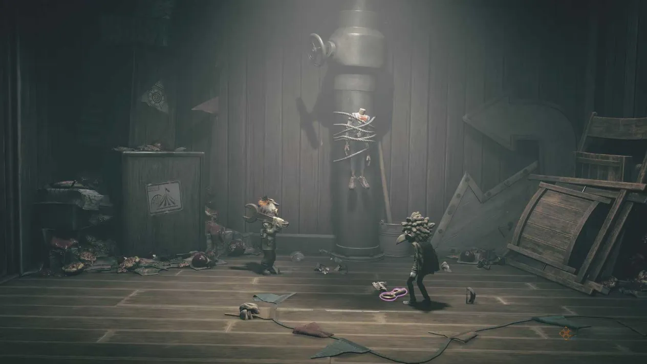 Alone smashing a dummy's head to reveal a key