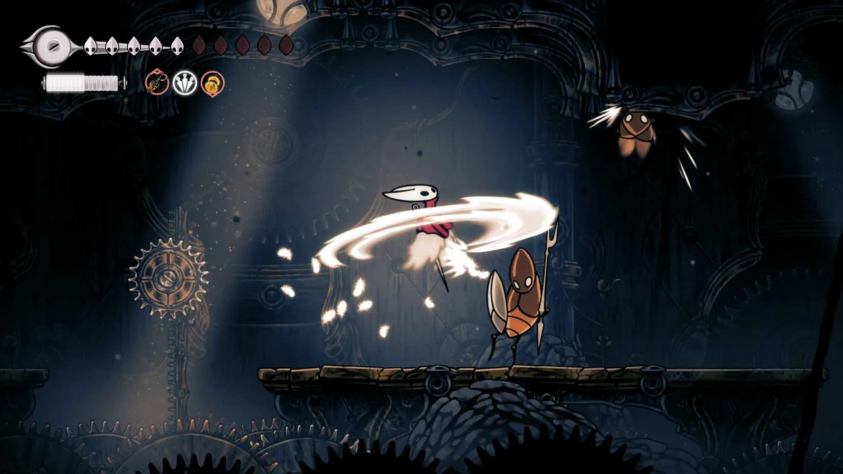 Hornet activating the Sawtooth Circlet while standing near an enemy