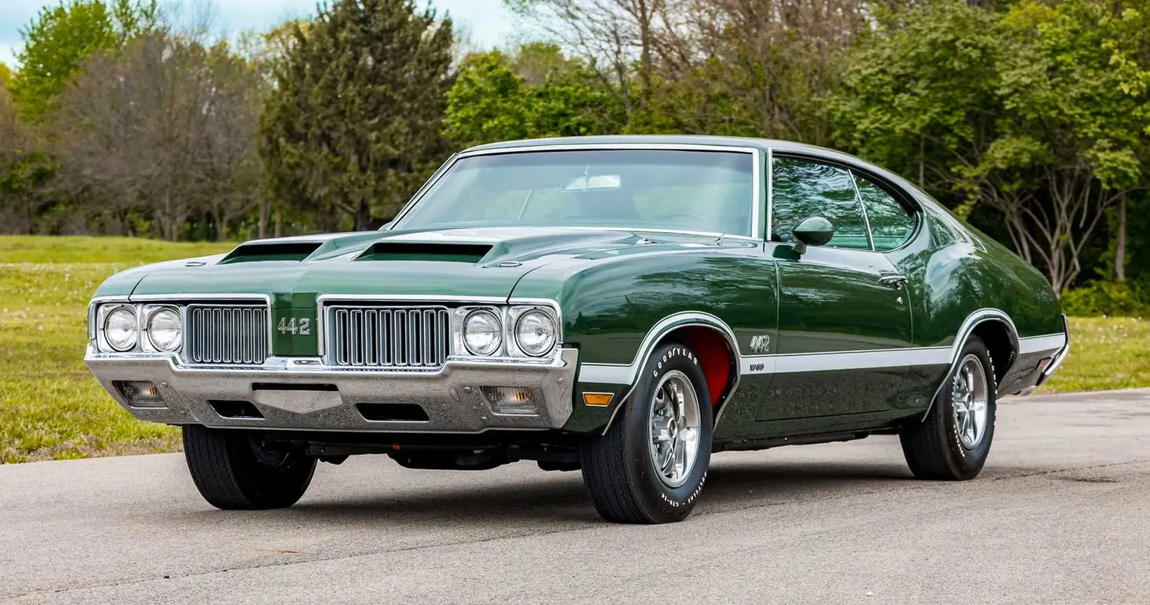 1970 Oldsmobile 442 W-30 in green with white stripes