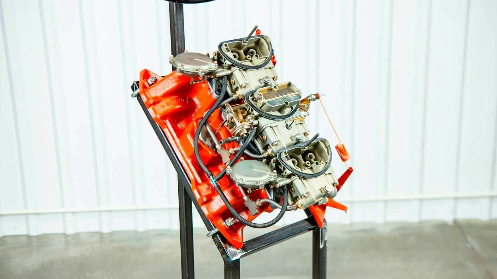 440 Six-Pack three two-barrel Holley carbs