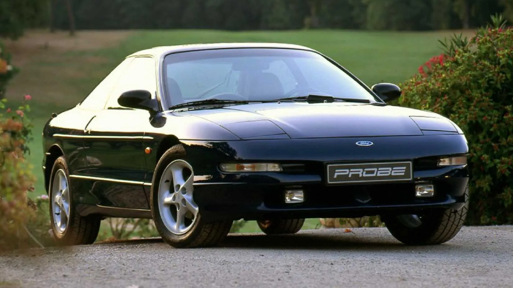 Front three-quarters view at a 1993 Ford Probe