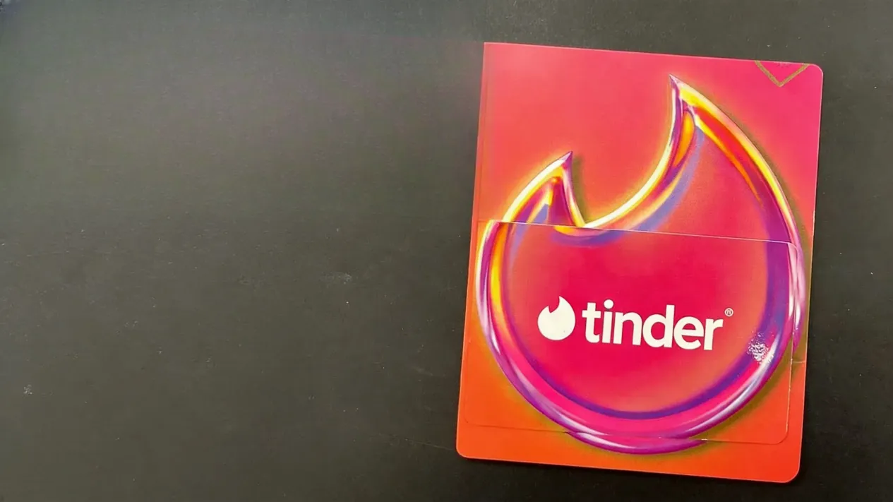 Tinder swipe screen with clear profile portrait